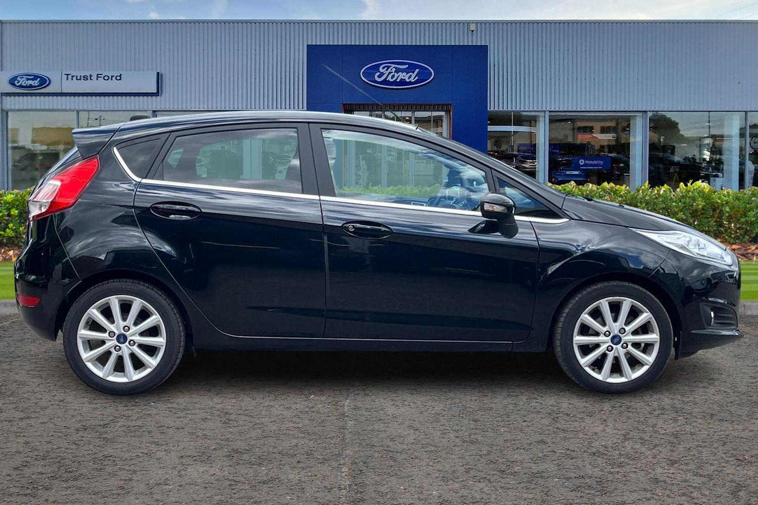 Ford FIESTA Photo 2