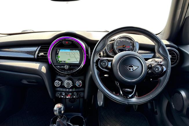 MINI Hatch Photo 11