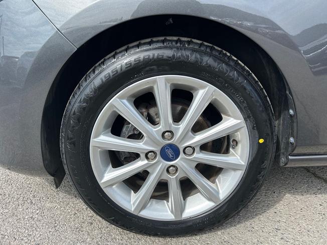 FORD Fiesta Photo 26
