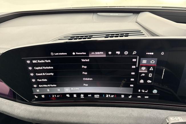 AUDI S6 E-Tron Avant Photo 13
