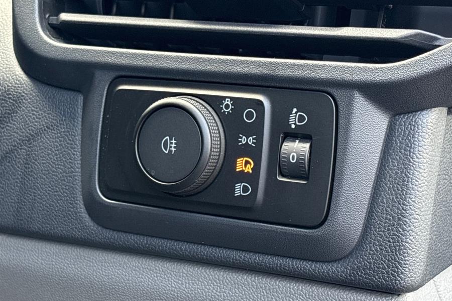 Ford E-TRANSIT CUSTOM Photo autoimg-824e7f40a22c34f7c1d38904055be6e43e250dd9.jpg