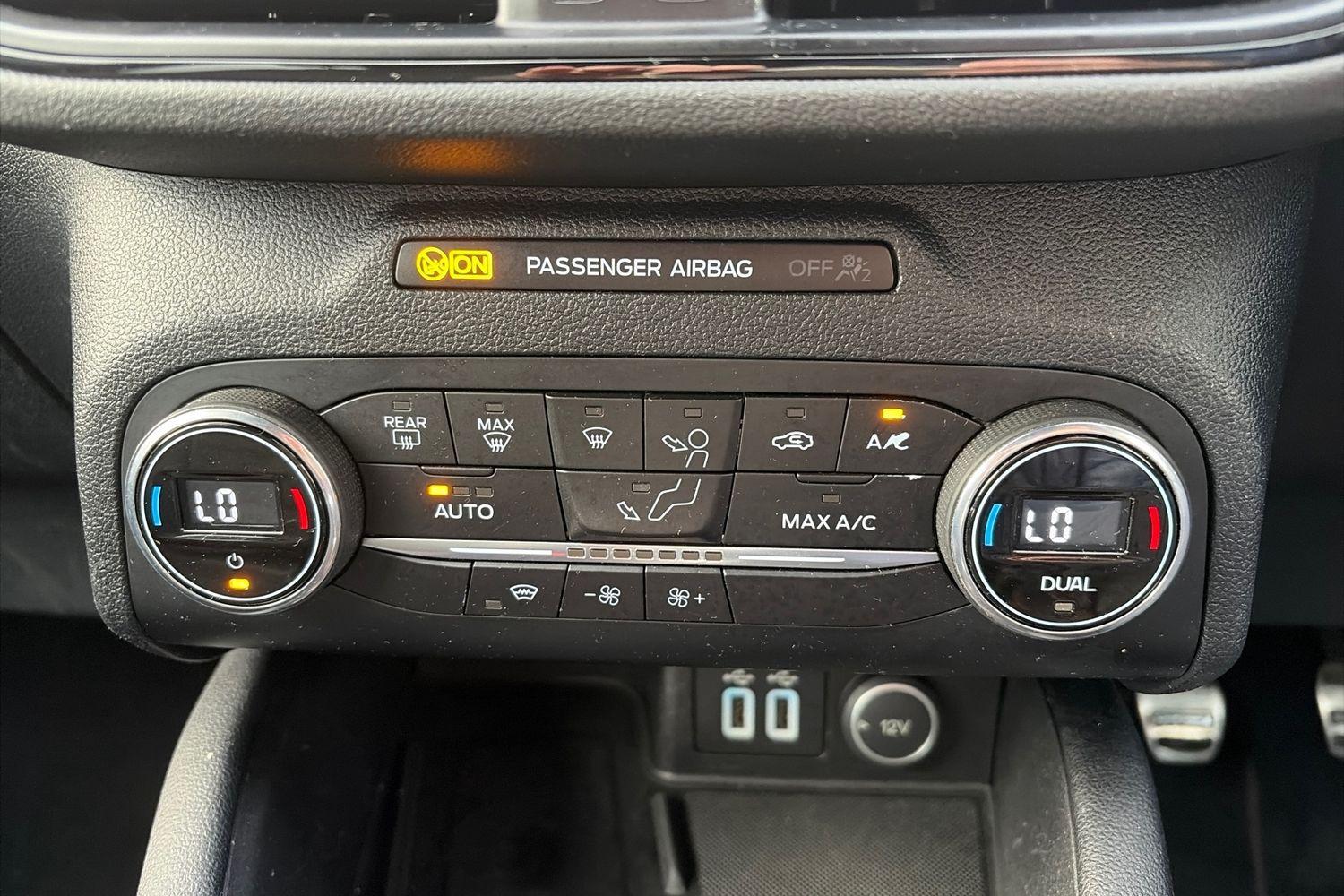 Ford KUGA Photo 32