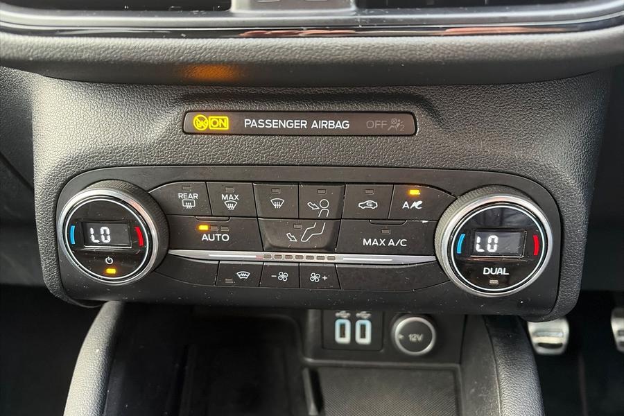 Ford KUGA Photo autoimg-8256cba78827516d4e89043debebae036a70b189.jpg