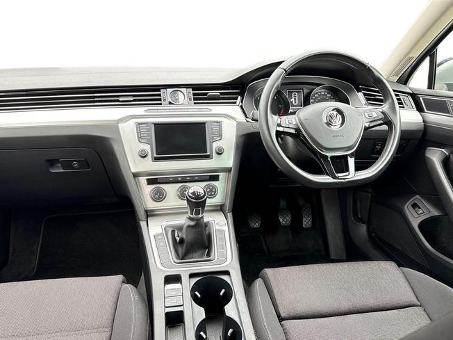 VOLKSWAGEN Passat Photo 11