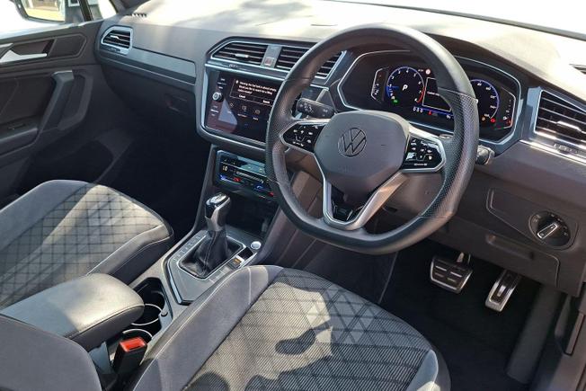 VOLKSWAGEN Tiguan Photo 6