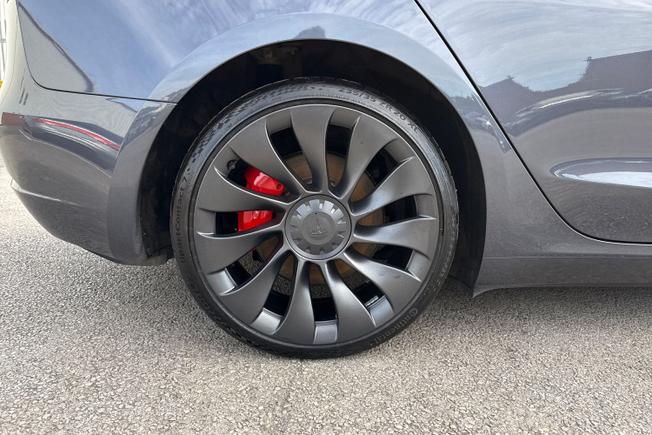 TESLA Model 3 Photo 22