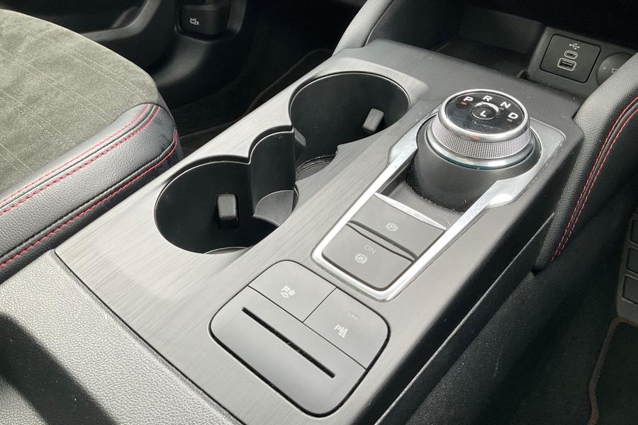 Ford KUGA Photo autoimg-826776d58cacdb9b2eb082e60836639f5cc8de7f.jpg