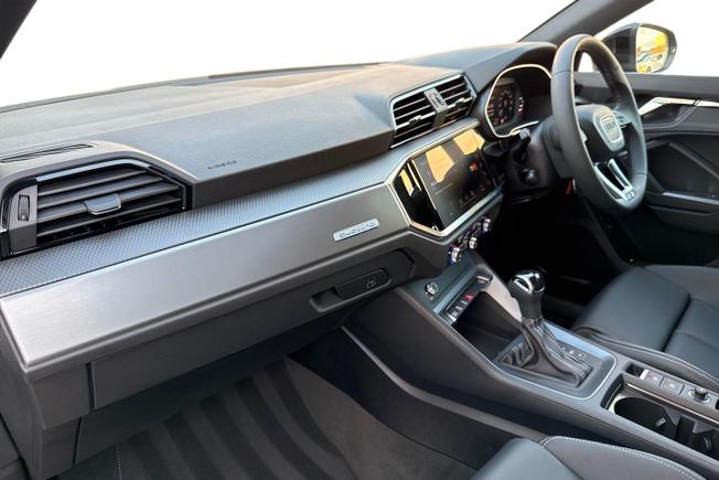 AUDI Q3 Photo 2