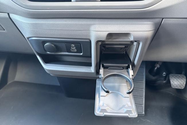 VOLKSWAGEN Transporter Shuttle Photo 39