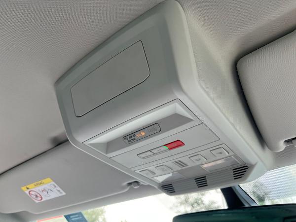 Volkswagen Caravelle Photo autoimg-826c1a88a051a2e40a0c381c392a932a32aadc61.jpg