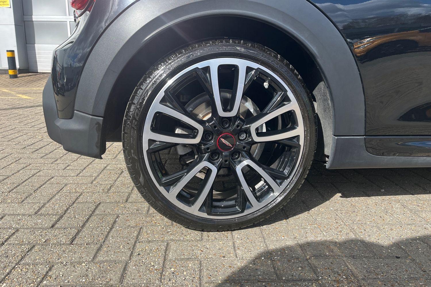 MINI Hatch Photo 7