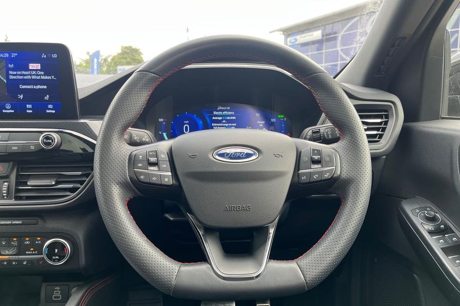 Ford KUGA Photo autoimg-8273c8ec3bcb253b60a771b3fa3a2a97d13bf804.jpg
