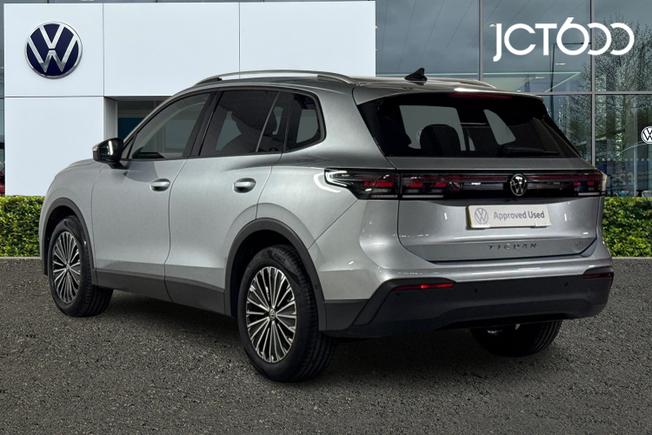 VOLKSWAGEN Tiguan Photo 3
