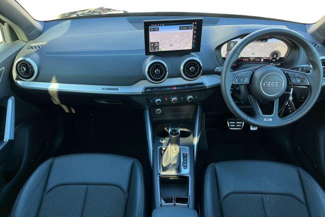 Audi Q2 Photo 10