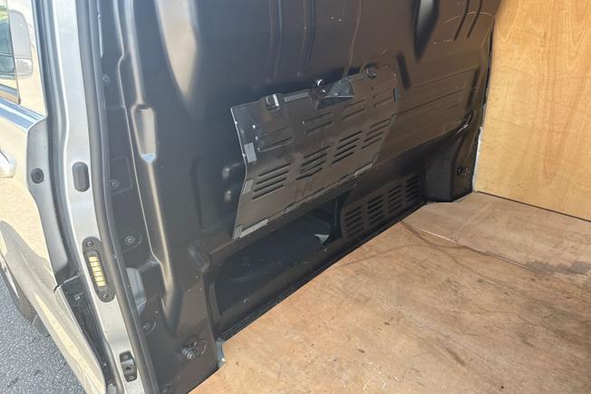 VOLKSWAGEN Transporter Photo 21
