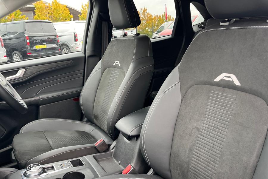 Ford KUGA Photo autoimg-828206fe08a00d948a9407a440f1170232958b1e.jpg