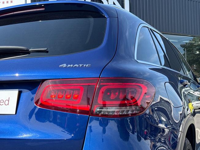 MERCEDES-BENZ GLC Photo 18