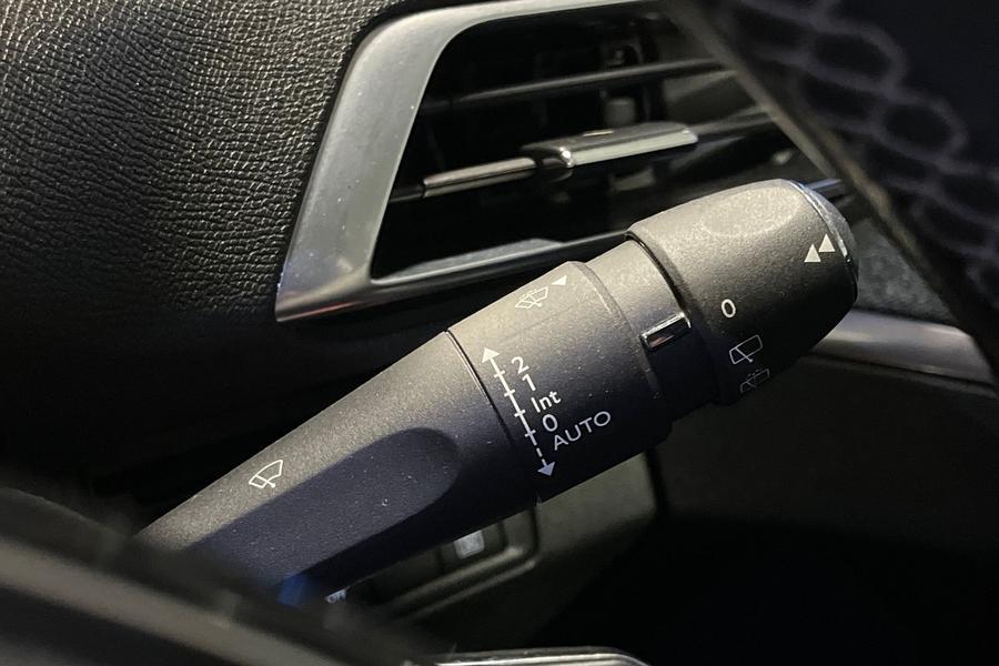 Peugeot 3008 Photo autoimg-8289de7eafe03cbf243521e535c52ca11b464d8f.jpg
