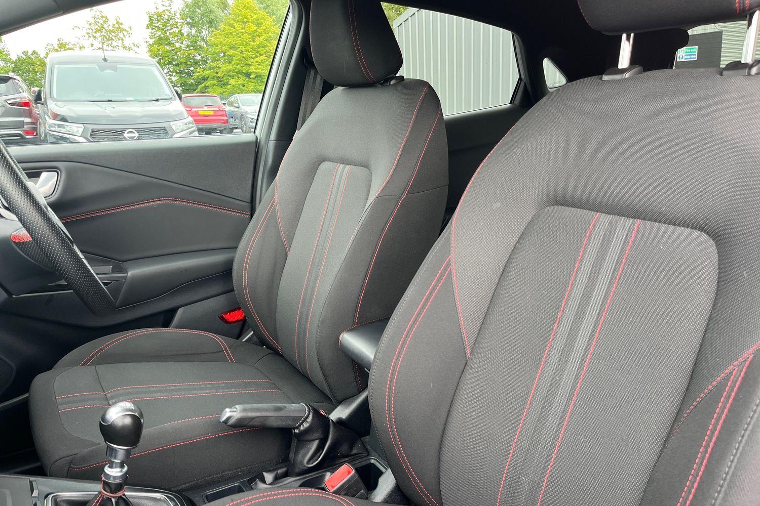 Ford PUMA Photo 18