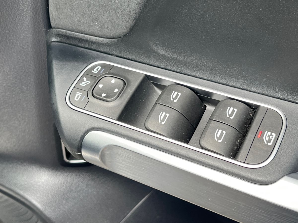 Mercedes-Benz EQB Photo 26