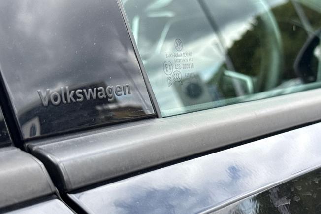 VOLKSWAGEN T-Roc Photo 23