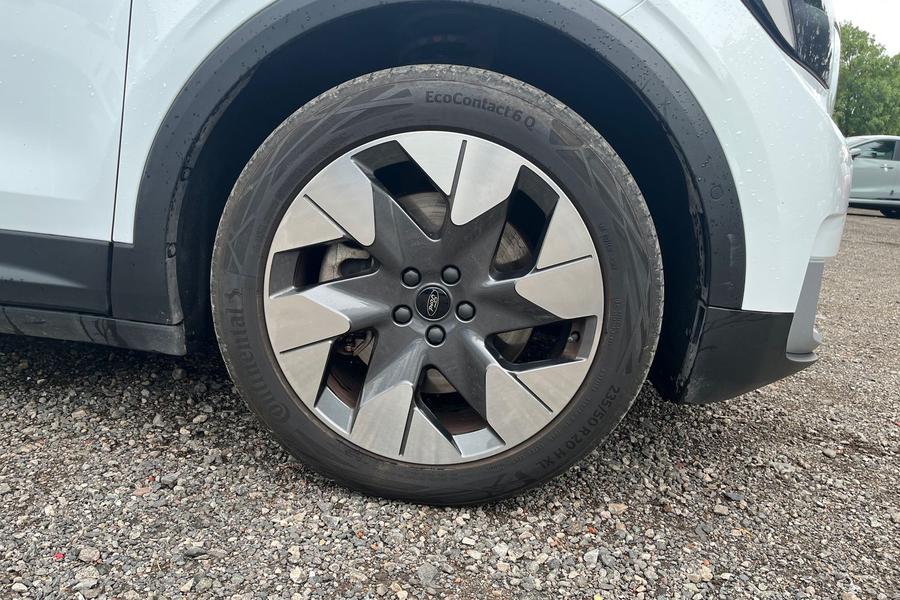 Ford Explorer Photo autoimg-829bdfbb63cbdfb970ee0fbbeddcc02915b011bb.jpg