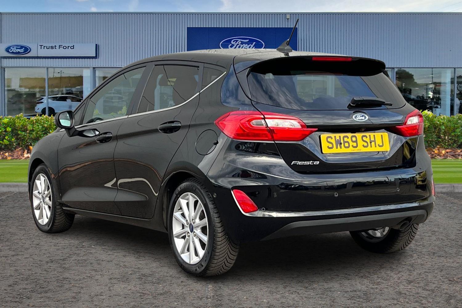 Ford Fiesta Photo 1