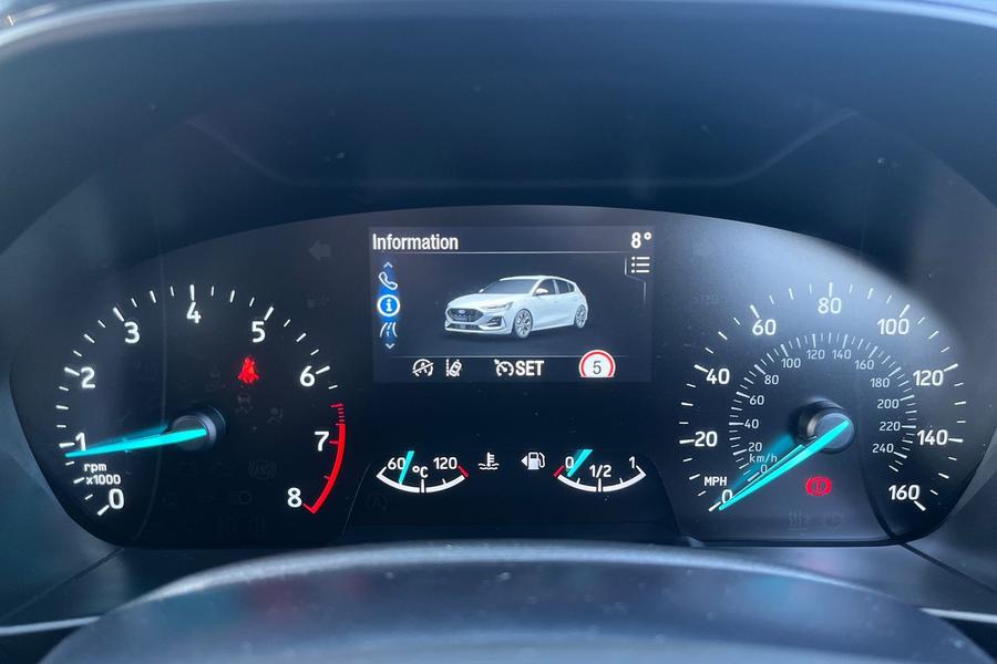 Ford FOCUS Photo autoimg-82a116edeea9f687f18ba9c55ca530d7464bad43.jpg