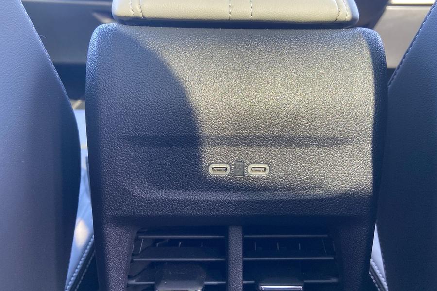 Ford Explorer Photo autoimg-82a358a26556d7e18d21a6286f5e212aec8dd549.jpg