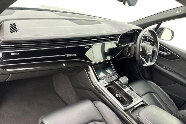 Audi Q7 Photo 2
