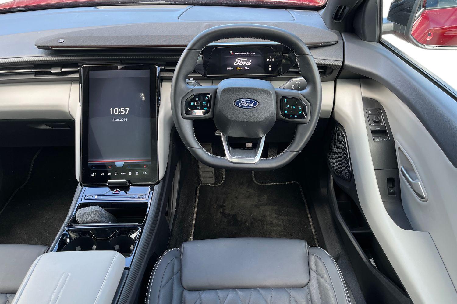Ford Explorer Photo 10