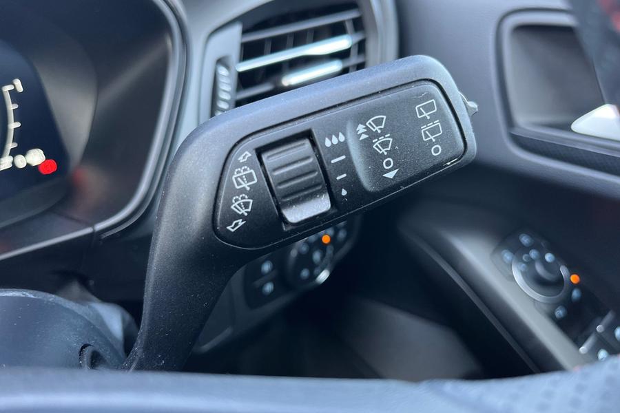 Ford FOCUS Photo autoimg-82a78650e67bf68f14b54ba851593c3193ab7e29.jpg