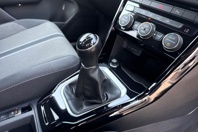 VOLKSWAGEN T-Roc Photo 29