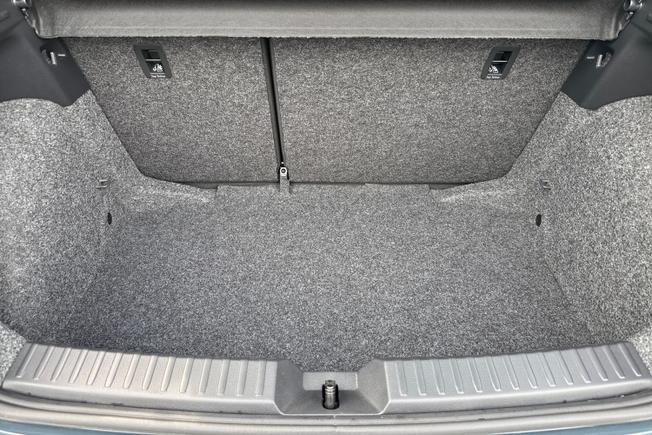 SEAT Ibiza Photo 12