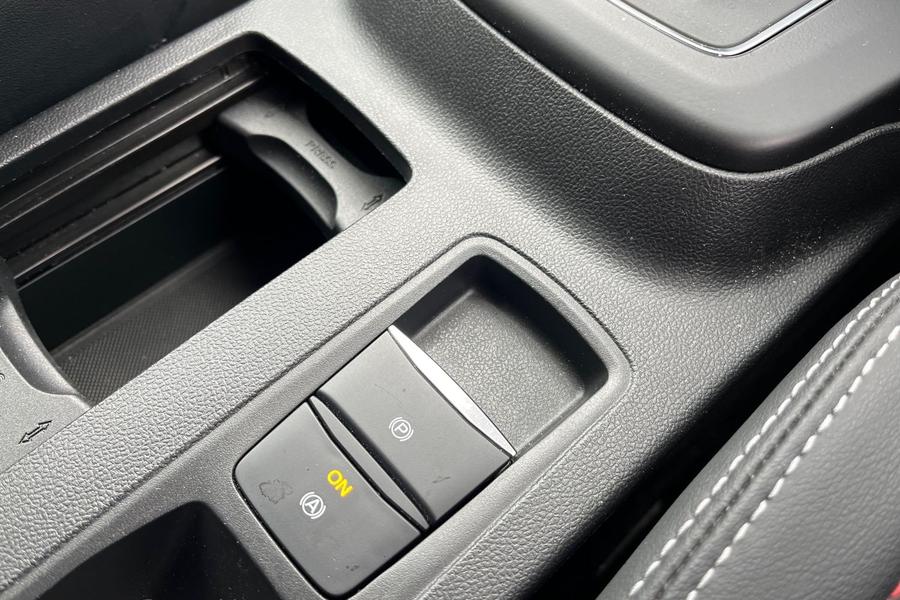 Ford FOCUS Photo autoimg-82b49c98fa193b63f3459a5a52e4d3cc1f2e33f1.jpg
