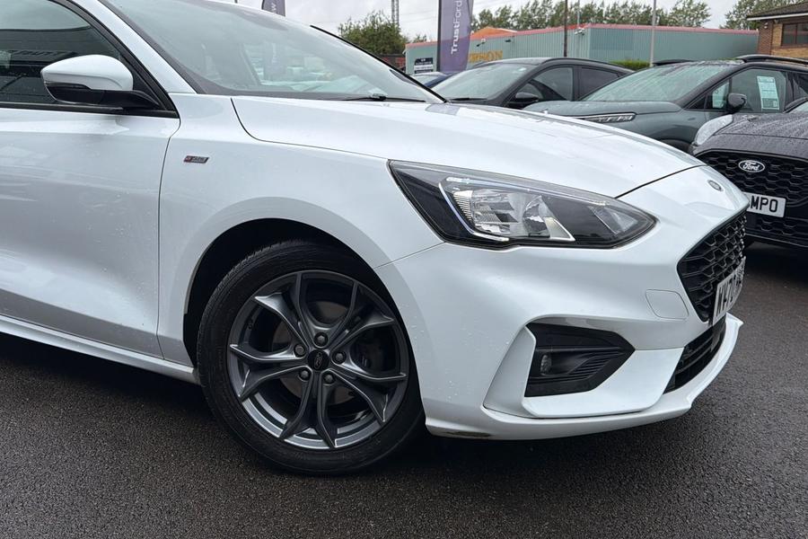 Ford Focus Photo autoimg-82bc2bf4c0570784fe754289c832d1b908dab196.jpg