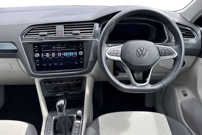 VOLKSWAGEN Tiguan Photo 11
