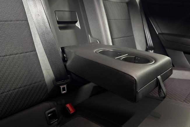 VOLKSWAGEN T-Roc Photo 31