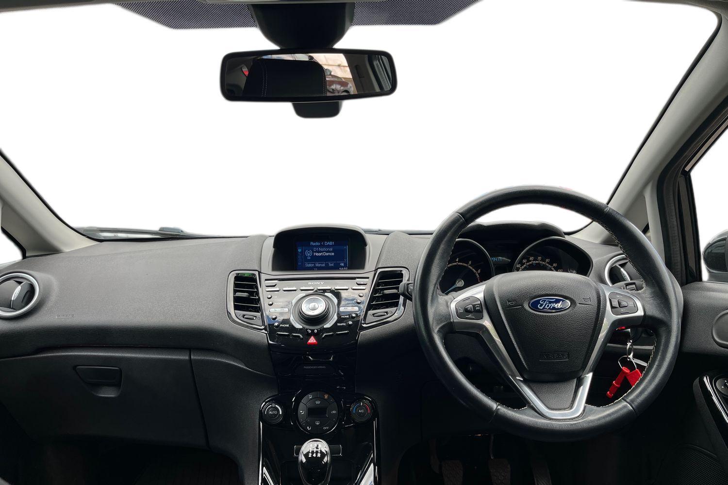 Ford FIESTA Photo 9