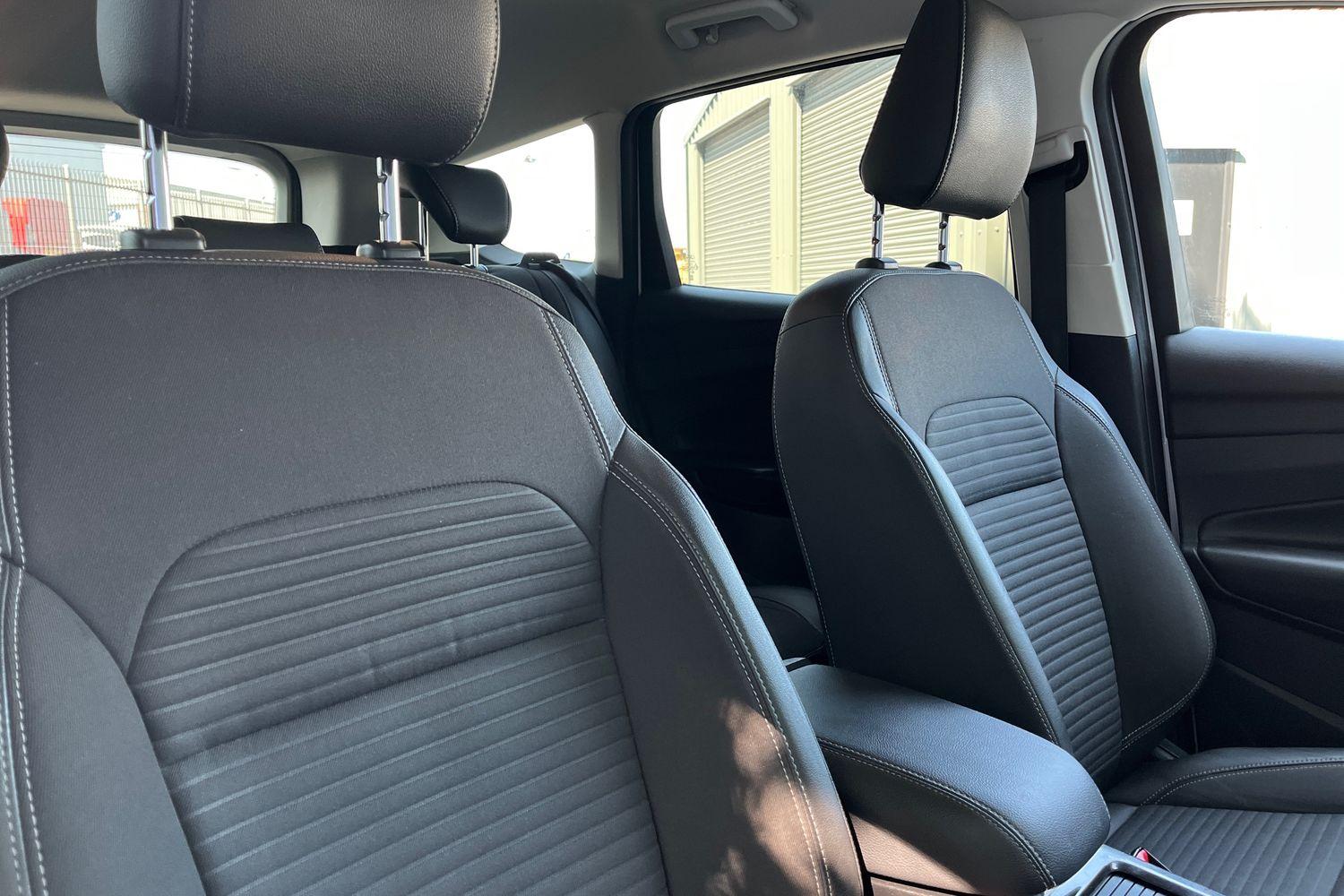 Ford KUGA Photo 16