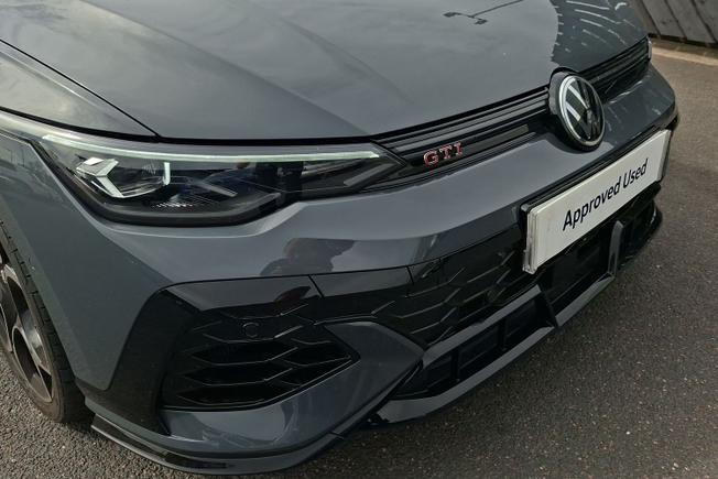 VOLKSWAGEN Golf Photo 32