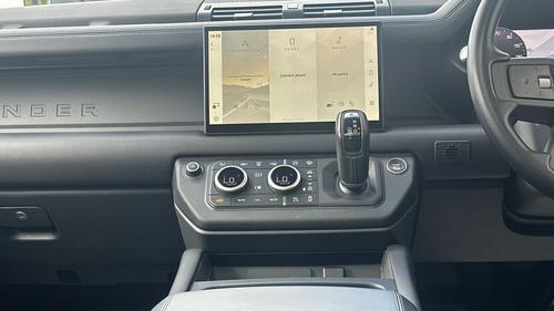 Land Rover Defender Photo autoimg-82ceae226f4317bf31cd171fd090b96b719d7628.jpg