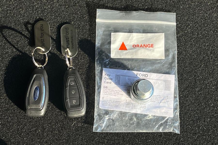 Ford KUGA Photo autoimg-82d2bb37a3f34baa5c3a90d0a0d1cc875296fc3d.jpg