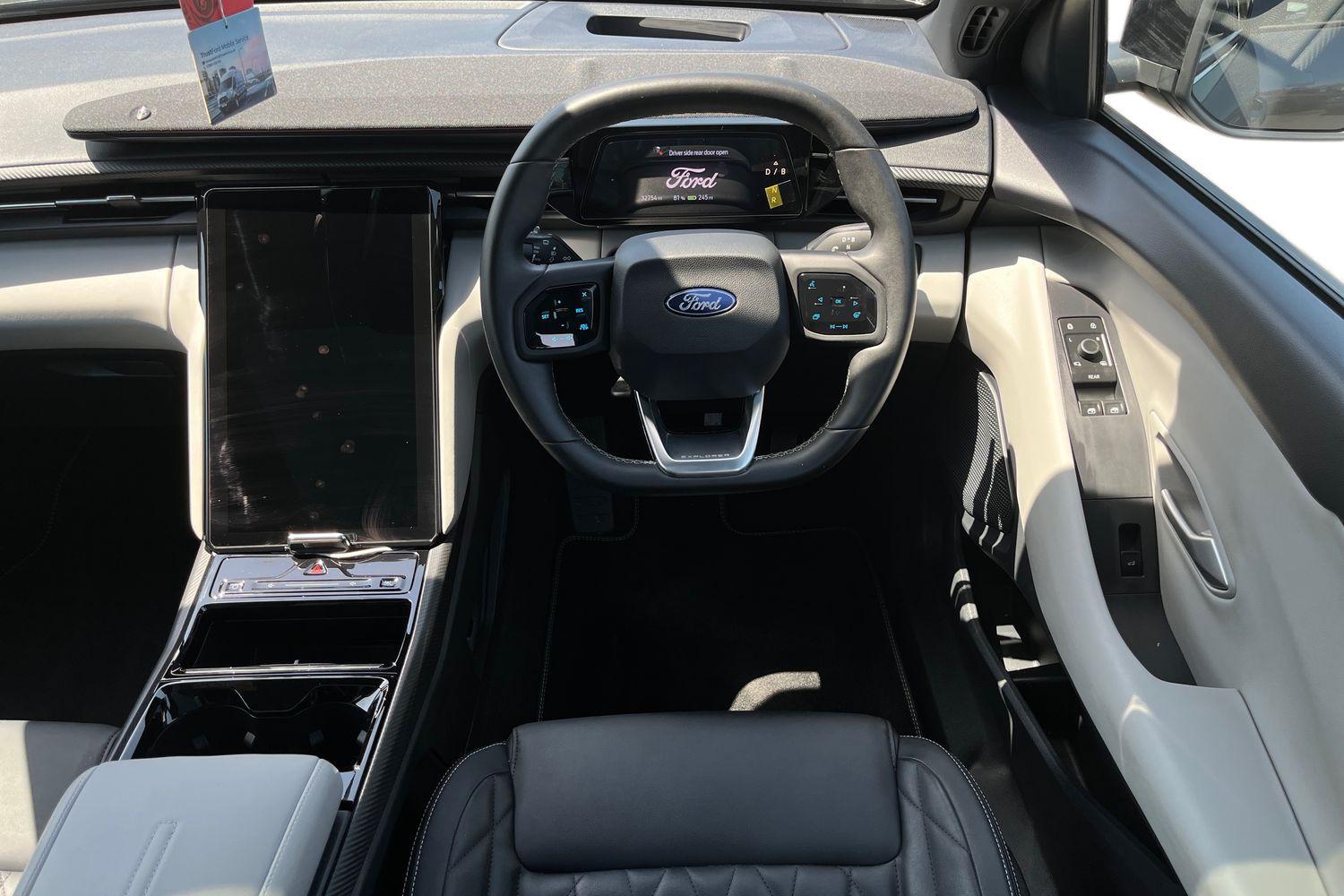 Ford Explorer Photo 10