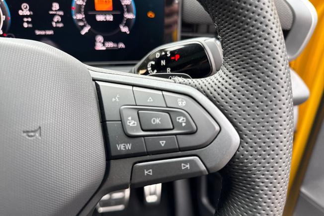 VOLKSWAGEN T-Roc Photo 17