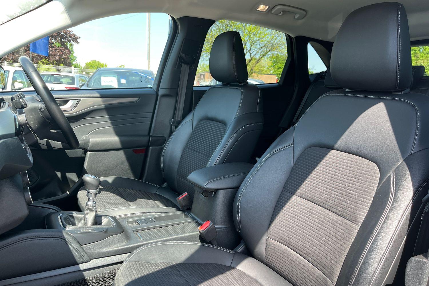 Ford KUGA Photo 18