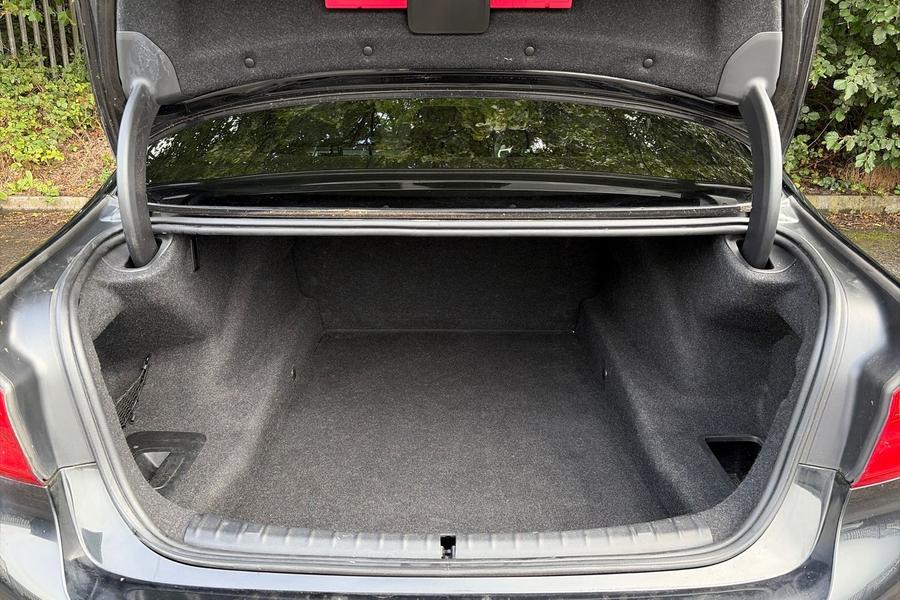 BMW 5 SERIES Photo autoimg-82dbdcd5b1fba68088db75699b4ad9c59a7281ee.jpg