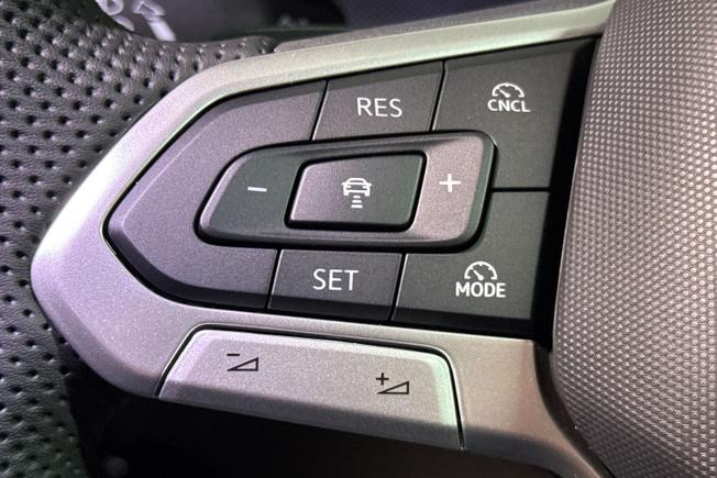 VOLKSWAGEN Golf Photo 16