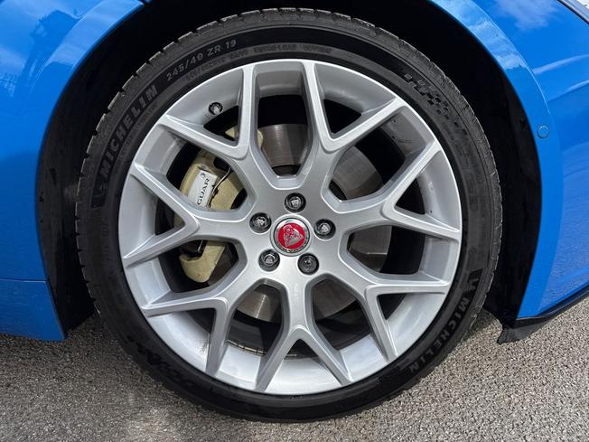JAGUAR F-Type Photo 33