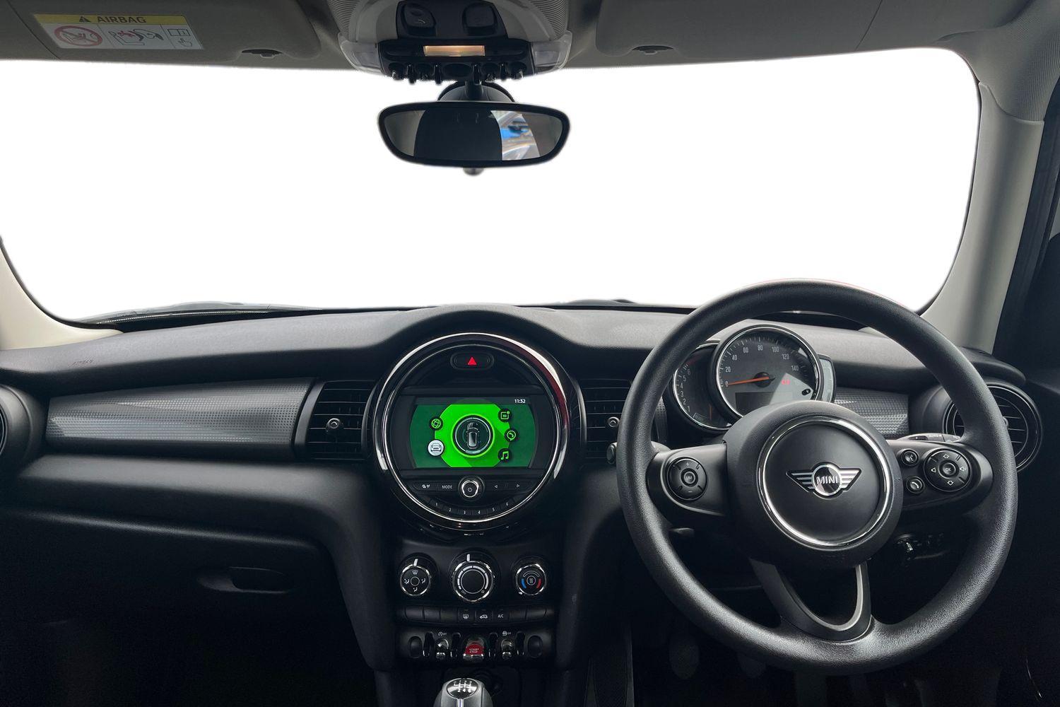 MINI HATCHBACK Photo 9